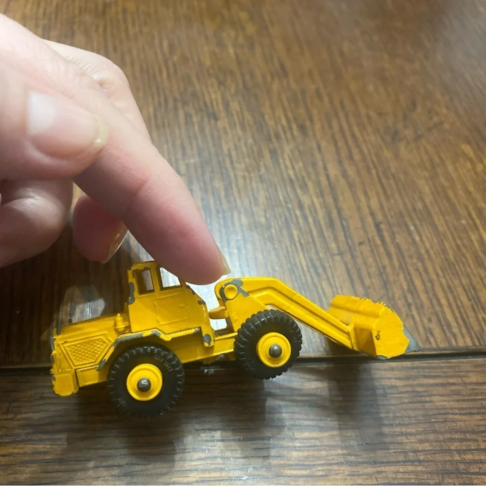 Vintage Matchbox Lesney Tractor Shovel No. 69 Yellow Movable Parts Diecast